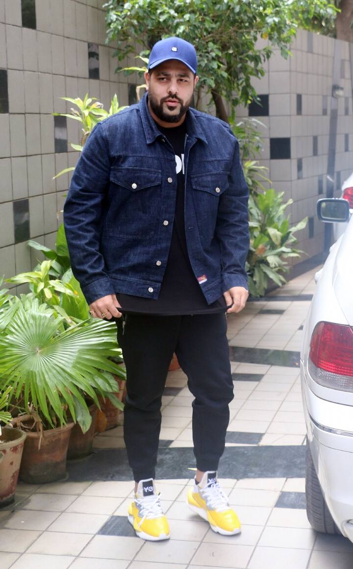 इसके बाद से बताया जा रहा था कि नेहा प्रेग्नेंट है जिसके कारण उन्होंने जल्दबाजी में शादी की है. (Photo: Fotocorp)
