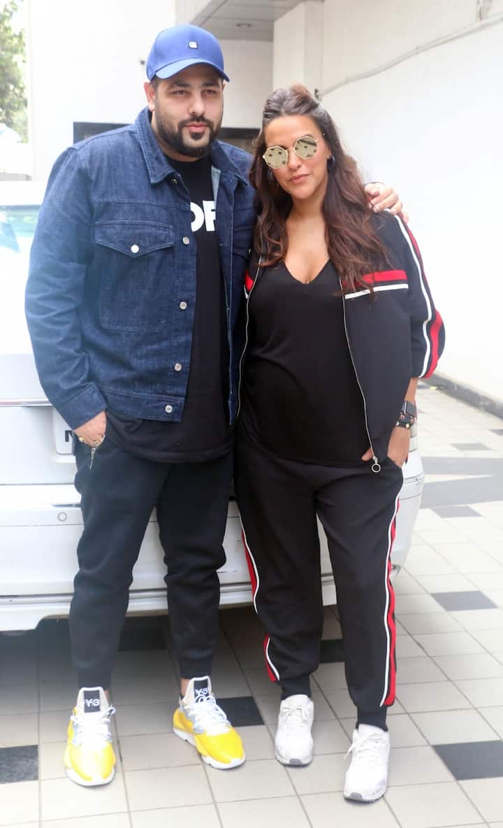 इस दौरान नेहा ट्रेक सूट में काफी कूल लुक में दिखाई दे रही थीं. (Photo: Fotocorp)