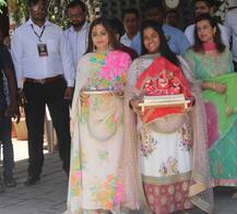 गणपति बप्पा को धूमधाम से अपने नए घर लेकर आईं सलमान की बहन अर्पिता, देखें तस्वीरें