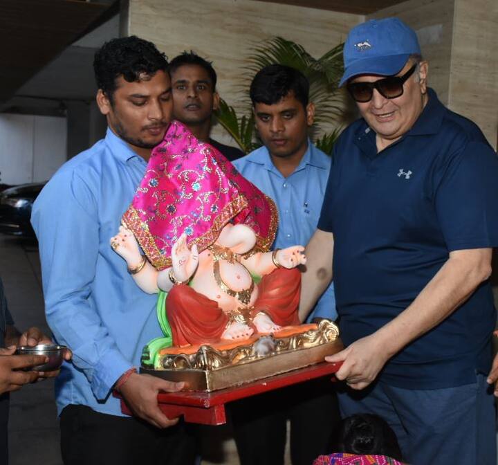 ऋषि कपूर ने अपने घर पर कुछ इस तरह गणपति बप्पा का स्वागत किया.