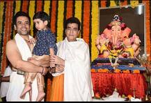 गणेश चतुर्थी 2018: जीतेंद्र के घर आए बाप्पा, तुषार और बेटे लक्ष्य ने की पूजा