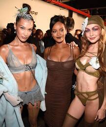 सिंगर रिहाना के बिकिनी कलेक्शन की हर ओर हो रही है चर्चा, जानें क्या है खास बात