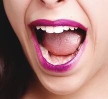 हैरतअंगेज, इस महिला की जीभ पर जब अचानक आने लगे बाल