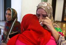 लंदन: शरीफ की पत्नी की जनाजे की नमाज में बड़ी संख्या में लोग पहुंचे