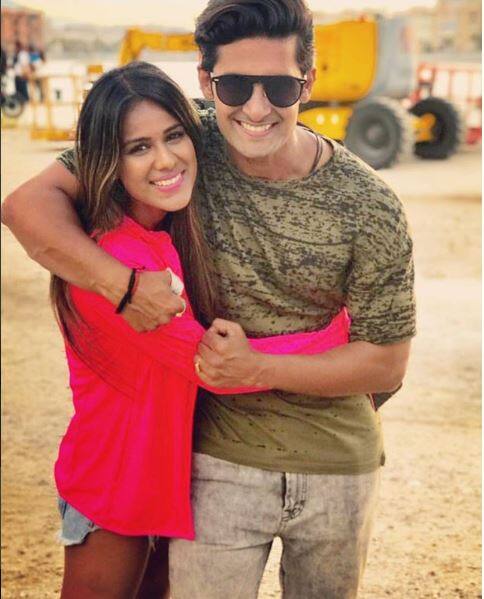 निया शर्मा एशिया की सबसे हॉट एक्ट्रेस मानी जाती हैं. वो अपनी हॉट तस्वीरों को सोशल मीडिया पर शेयर भी करती हैं. कई बार उनके अजीबोगरीब फैशन के लिए यूजर्स उन्हें ट्रोल भी करते हैं. जमाई राजा में उनकी जोड़ी रवि दुबे के साथ काफी पसंद की गई थी. दोनों रियल लाइफ में काफी अच्छे दोस्त हैं. उनके ऑनस्क्रीन प्यार को देखने के बाद दर्शक अब दोनों दोस्तों की मस्ती जरुर देखना चाहेंगे.