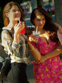 अपनी हमशक्ल से मिल बेहद हैरान हुईं जैकलीन, पोस्ट की ये तस्वीरें