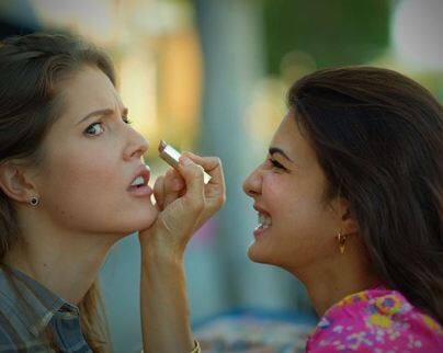  एक्स प्लेब्वॉय मॉडल अमांडा से खुद का रिसैंबल देख जैकलीन को यकीन नहीं हुआ. फोटोः इंस्टाग्राम