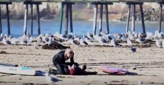 दरअसल, मैक्स की सिचुएशन काफी सीरियस थी. ऐसे में एंडी ने बिना सोचे समझे मैक्स को माउथ किस किया. ये एंडी की फर्स्ट किस थी जिसमें रोमांस नहीं था लेकिन वे कैमरे में कैद हो गई. हालांकि मैक्स इसके लिए एंडी का शुक्रिया अदा करते हैं क्योंकि इस माउथ किस से मैक्स की जान बच गईं. फोटोः यूट्यूब