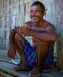 16 साल की उम्र से बंजर जमीन पर लगाने लगा पेड़, अब 31 सालों में बना दिया पूरा जंगल