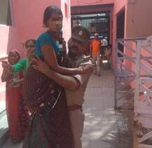 मानवता की मिसाल: हाथरस सिटी इंचार्ज ने लेबर पेन से परेशान महिला को गोद में उठाकर पहुंचाया अस्पताल