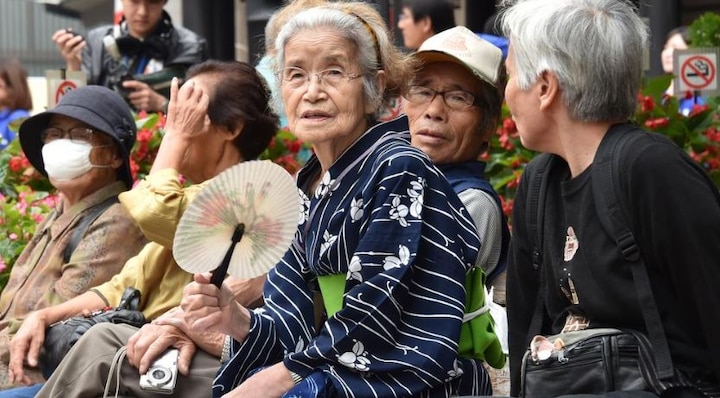 more than 86 thousand population in japan crossed 100 Years of age जापान में रिकॉर्ड 86 हजार से ज्यादा की आबादी 100 वर्ष  की आयु के पार, इनमें महिलाओं की संख्या ज्यादा