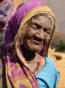 एक ऐसा गांव भी है जहां पक्षियों से लेकर इंसान तक होते हैं नेत्रहीन