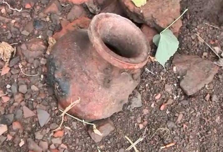 बिहार: छपरा में बाढ़ के पानी में बहता जा रहा है हजारों सालों का इतिहास