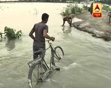 बिहार: बेगूसराय में गंगा नदी के पानी से डूबे कई गांव, पलायन करने को मजबूर हुए लोग