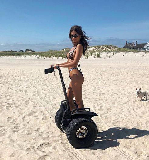 हाल ही में एमिली ने कुछ इस अंदाज में बिकिनी फोटोशूट भी करवाया था. ये उसी शूट की तस्वीरें हैं. फोटोः इंस्टाग्राम