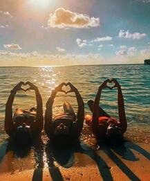 मालदीप में कुछ ऐसे बिकिनी में एन्जॉय कर रही हैं सोनाक्षी सिन्हा, पोस्ट की ये तस्वीरें