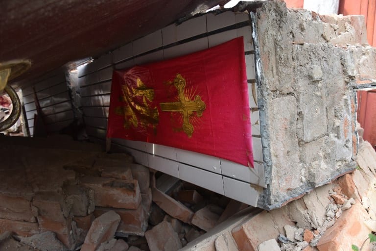 China bulldozing churches and replacing holy imagery with Communist in religious crackdown चीन में ईसाई समुदाय का हाल बेहाल, नहीं है प्रार्थना करने की कोई जगह, गिराए जा रहे हैं चर्च