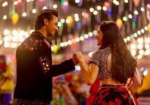 गणपति विसर्जन से पहले वरीना हुसैन संग जमकर नाचे सलमान के बहनोई आयुष, देखें वीडियो