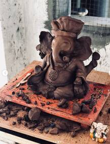 टीवी एक्टर रित्विक धनजानी ने गणेश चतुर्थी के मौके पर तैयार की बप्पा की मूर्ति, देखें तस्वीरें