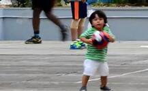 Video: फुटबॉल खेलते तैमूर का वीडियो वायरल, पापा सैफ संग खूब बहाया पसीना