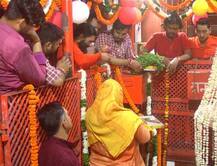 बाढ़ से एक हफ्ते बंद रहने के बाद फिर खुले हनुमान मंदिर के कपाट, उमड़ा श्रद्धालुओं का हुजूम