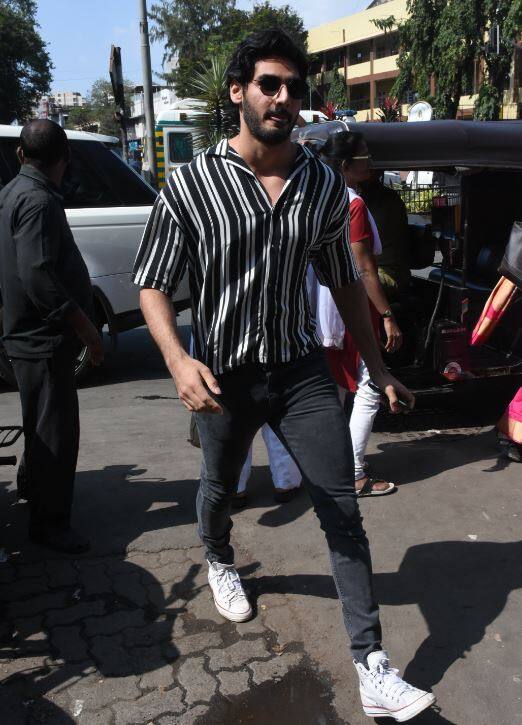 आज एक बार फिर उन्हें अपनी गर्लफ्रेंड तान्या के साथ मुंबई में स्पॉट किया गया. (मानव मंगलानी)