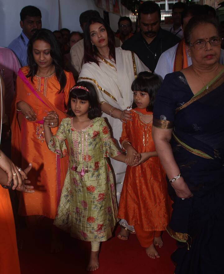 ऐसे में वहां से लौटने के बाद ऐश्वर्या बेटी आराध्या के साथ गणेश दर्शन करने पहुंचीं. (तस्वीर: मानव मंगलानी)