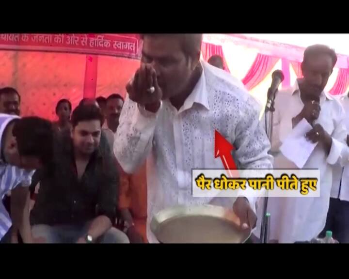 BJP MP Nishikant Dubey justifies his feet getting washed by the party worker BJP नेता निशिकांत के पैर धोकर कार्यकर्ता ने पिया गंदा पानी, ट्रोल होने पर सांसद ने इसे ठहराया सही