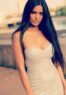 इन हॉट तस्वीरों से सोशल मीडिया पर फिर आग लगा रही है पूनम पांडे