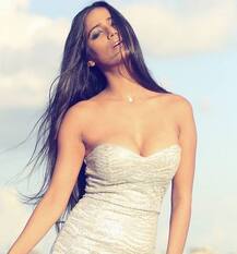 इन हॉट तस्वीरों से सोशल मीडिया पर फिर आग लगा रही है पूनम पांडे