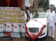 किसान ने खरीदी 1.3 करोड़ की जगुआर एक्सजे, सोने के वर्क वाली मिठाई बांटकर मनाया जश्न