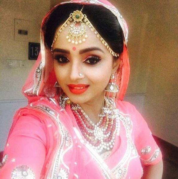 ब्वॉयफ्रेंड संग शादी रचाएंगी 'बिदाई' सीरियल से पॉपुलर हुई एक्ट्रेस पारुल चौहान, खुद किया खुलासा Parul Chauhan to tie the knot with Chirag Thakkar on 12 December ब्वॉयफ्रेंड संग शादी रचाएंगी 'बिदाई' सीरियल से पॉपुलर हुई एक्ट्रेस पारुल चौहान, खुद किया खुलासा