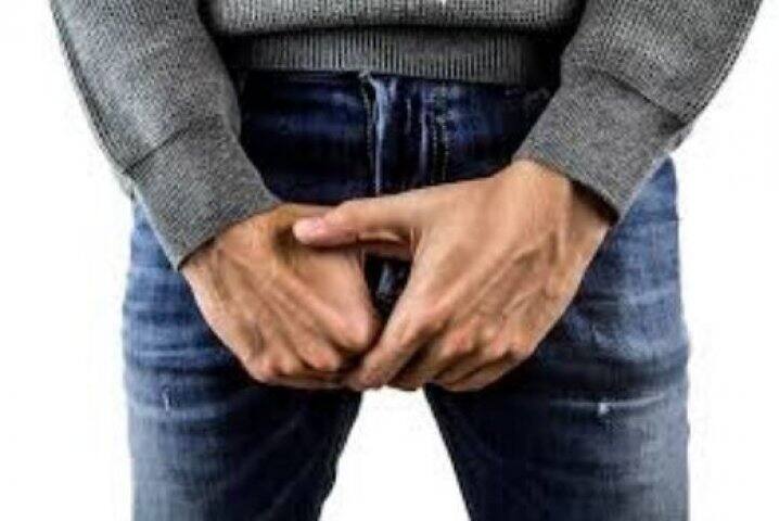 कई पुरुषों को बहुत ज्यादा सेक्स करने से लिंग में दर्द की समस्या भी बढ़ जाती है. कई बार पुरुषों को इंफेक्शन का खतरा भी रहता है. फोटोः गूगल फ्री इमेज  