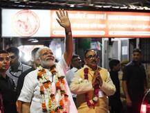 तस्वीरों में देखें, जन्मदिन मनाने काशी पहुंचे प्रधानमंत्री नरेंद्र मोदी का दौरा