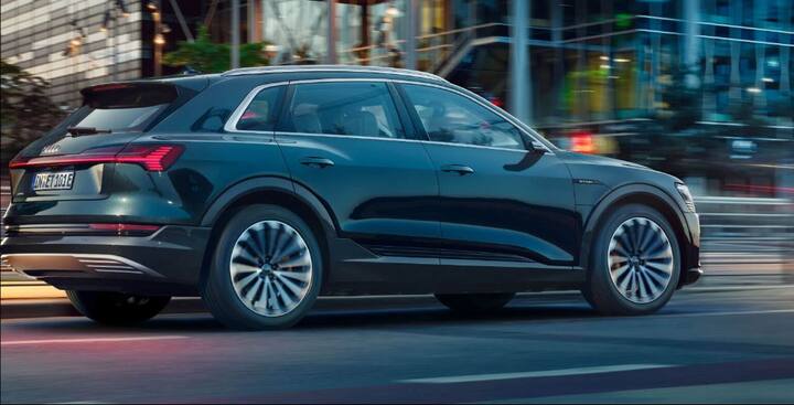 कंपनी पूरे यूरोप में व्हीकल में लगे शीशे की बजाय कैमरे का उपयोग करेगी. तस्वीर: ऑडी