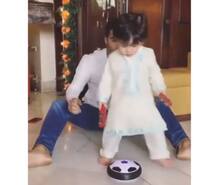 मामा के साथ खेलते हुए तैमूर अली खान का वीडियो हो रहा वायरल, मम्मी करीना भी दिखीं साथ