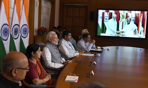 मोदी-हसीना ने तेल पाइपलाइन, रेल परियोजना का उद्धाटन किया मोदी-हसीना ने तेल पाइपलाइन, रेल परियोजना का उद्धाटन किया