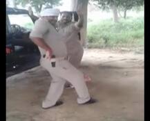 यूपी: मस्ती से नाच रहे थे पुलिसवाले, वीडियो वायरल होने पर हुई बड़ी कार्रवाई