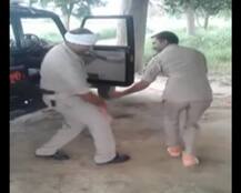 यूपी: मस्ती से नाच रहे थे पुलिसवाले, वीडियो वायरल होने पर हुई बड़ी कार्रवाई