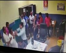 बांदा: डॉक्टर से मार-पीट करते रहे शराबी युवक, एसपी-डीएम ने नहीं उठाया फोन!