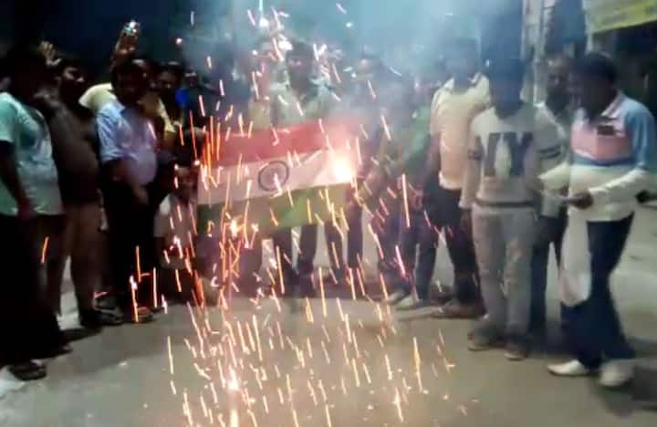 इलाहाबाद के क्रिकेट प्रेमियों ने इस जीत को देश के लिए बड़ी उपलब्धि बताया है और कप्तान रोहित शर्मा के साथ ही टीम के सभी खिलाड़ियों को बधाई दी है.