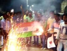 जम कर मनाया गया पाकिस्तान पर भारत की जीत का जश्न, लोगों ने की आतिशबाजी और बांटी मिठाई