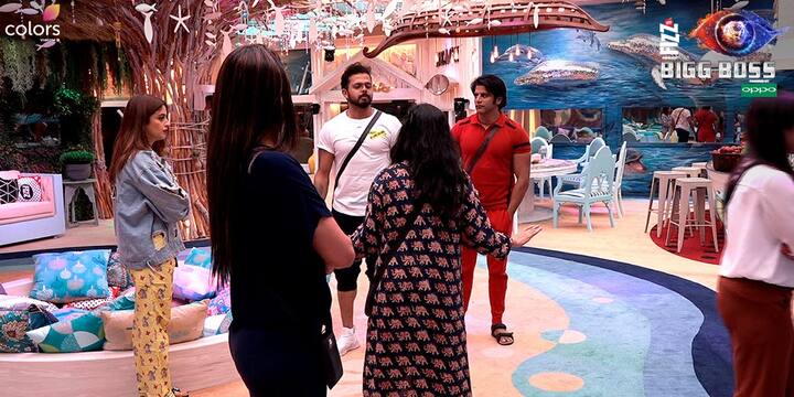 हालांकि, बाद में श्रीसंत और सोमी के एक दूसरे से माफी मांगने के बाद इनका झगड़ा खत्म हो जाता है. बाद में गाने के साथ सुबह होती है और फिर बिग बॉस के घर में कंटेस्टेंट्स के लिए एक और सूरज निकलता है.