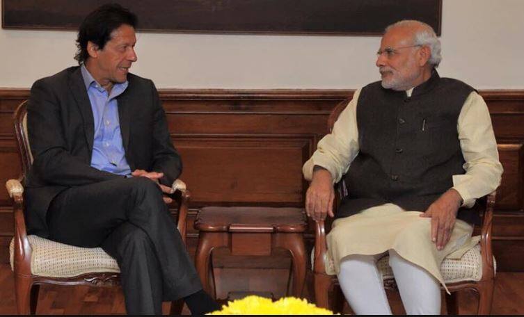पीएम मोदी के बधाई पत्र पर इमरान की जवाबी चिट्ठी, कहा- शुरू हो बातचीत Pakistani PM Imran Khan writes a letter to PM Modi asking for resumption of Indo Pak dialogue पीएम मोदी के बधाई पत्र पर इमरान की जवाबी चिट्ठी, कहा- शुरू हो बातचीत