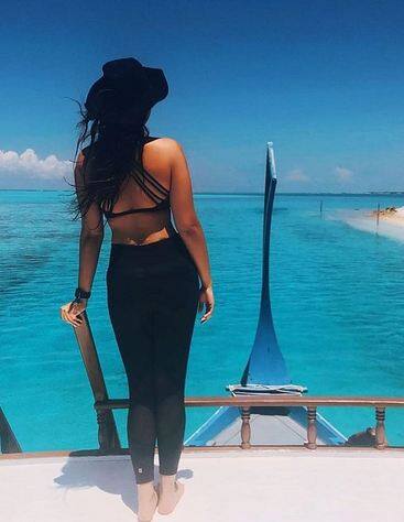 अभी सोनाक्षी का बिकिनी में तस्वीरें पोस्ट करने का सिलसिला थमा भी नहीं था अब उन्होंने जलपरी बन फोटो पोस्ट की है. फोटोः इंस्टाग्राम