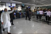 एक बार फिर दिल्ली मेट्रो में पीएम मोदी ने किया सफर, यात्रियों ने ली सेल्फी