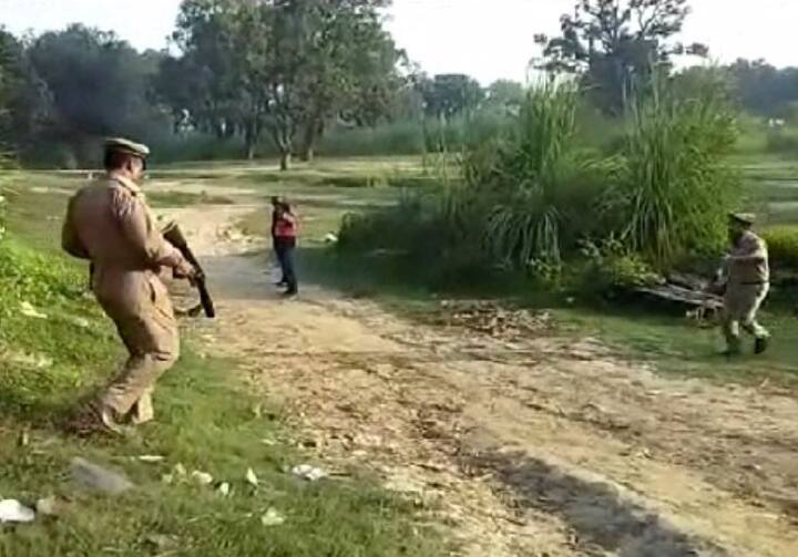 अलीगढ़ पुलिस सवालों के घेरे में है. एक मुठभेड़ में पुलिस ने दो बदमाशों को मार गिराने का दावा किया है लेकिन उनके परिजनों का आरोप है कि पुलिस ने बेगुनाहों को मार दिया है.