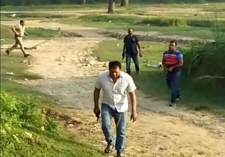 एसएसपी अजय साहनी ने बताया कि नौशाद और मुस्तकीम पर 25-25 हजार रुपये का इनाम था. इस मुठभेड़ में एक इंस्पेक्टर भी घायल हुआ है जिसका एक निजी अस्पताल में इलाज चल रहा है.