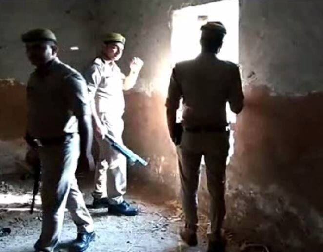 26 अगस्त को अतरौली के गांव बहरावद में ट्यूबवेल पर सो रहे किसान और 14 सितंबर को हरदुआगंज के गांव कलाई के दुरैनी आश्रम में साधु और किसान दंपति की हत्या कर दी गई थी.