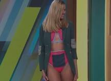 मोबाइल के लिए बिकिनी में आई स्पेशल पॉकेट, देखिए, क्या खास है इस बिकिनी में